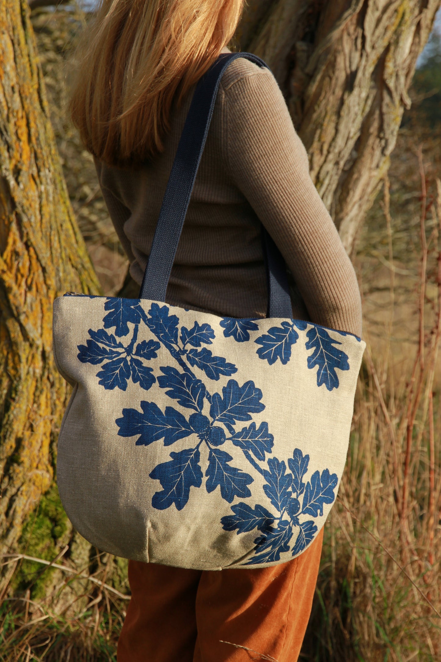 Garry Oak in Deep Blue - Belgian Linen Tote with Zipper