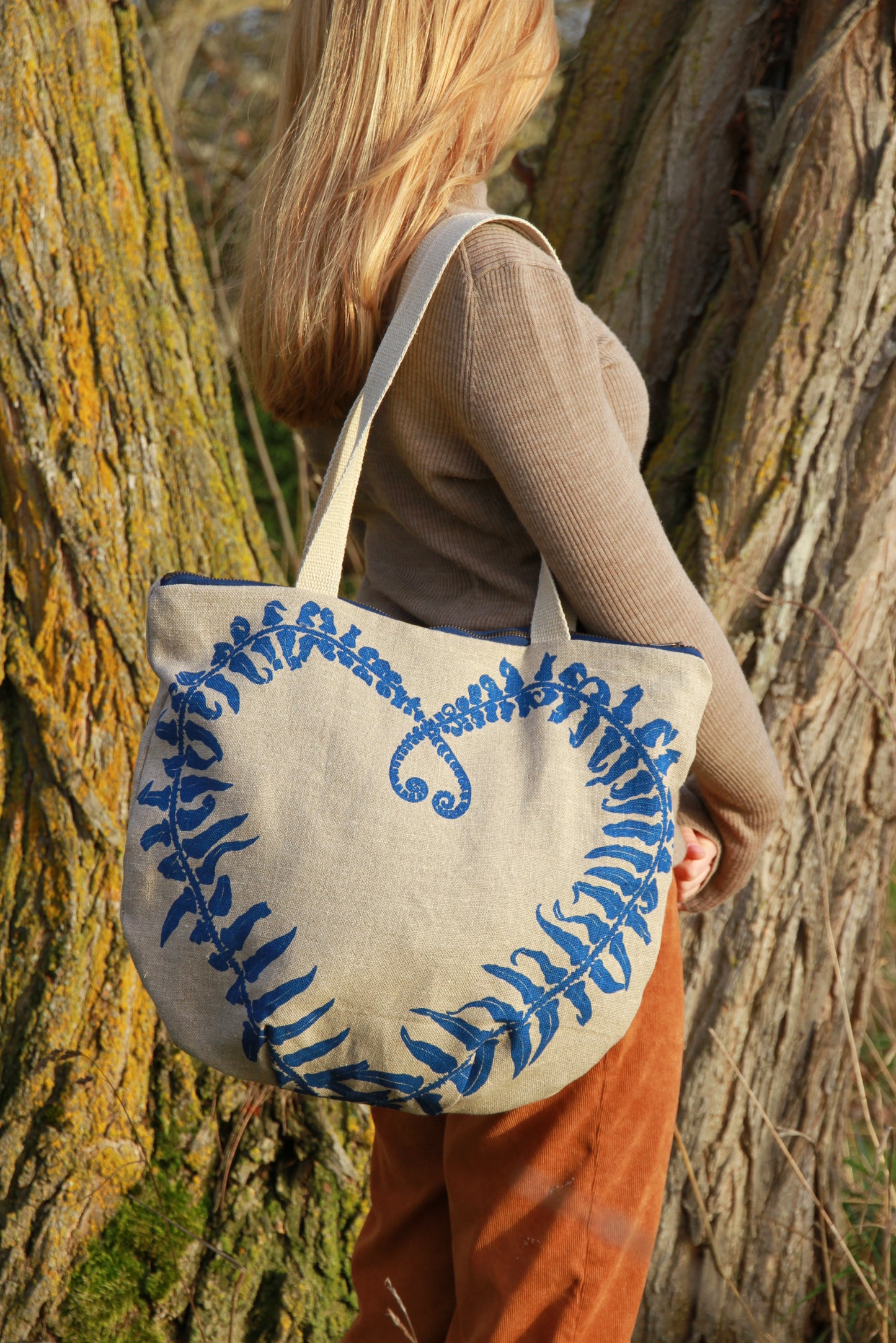 Sword Fern Heart in Clear Blue - Belgian Linen Tote with Zipper