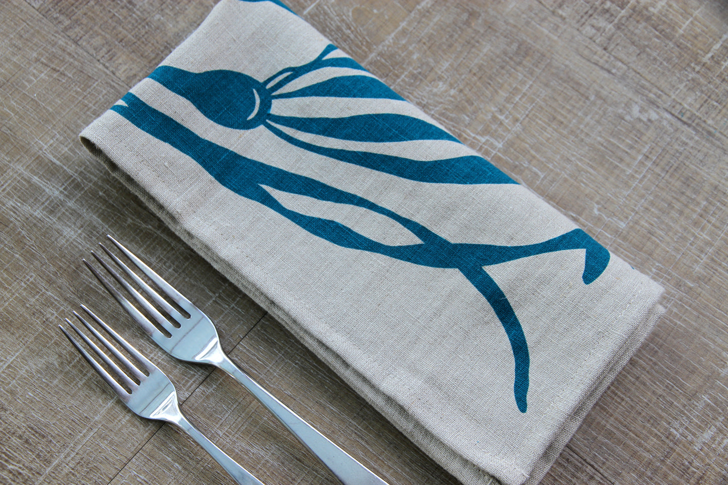 Bull Kelp Napkin in Pool on Natural Flax Linen