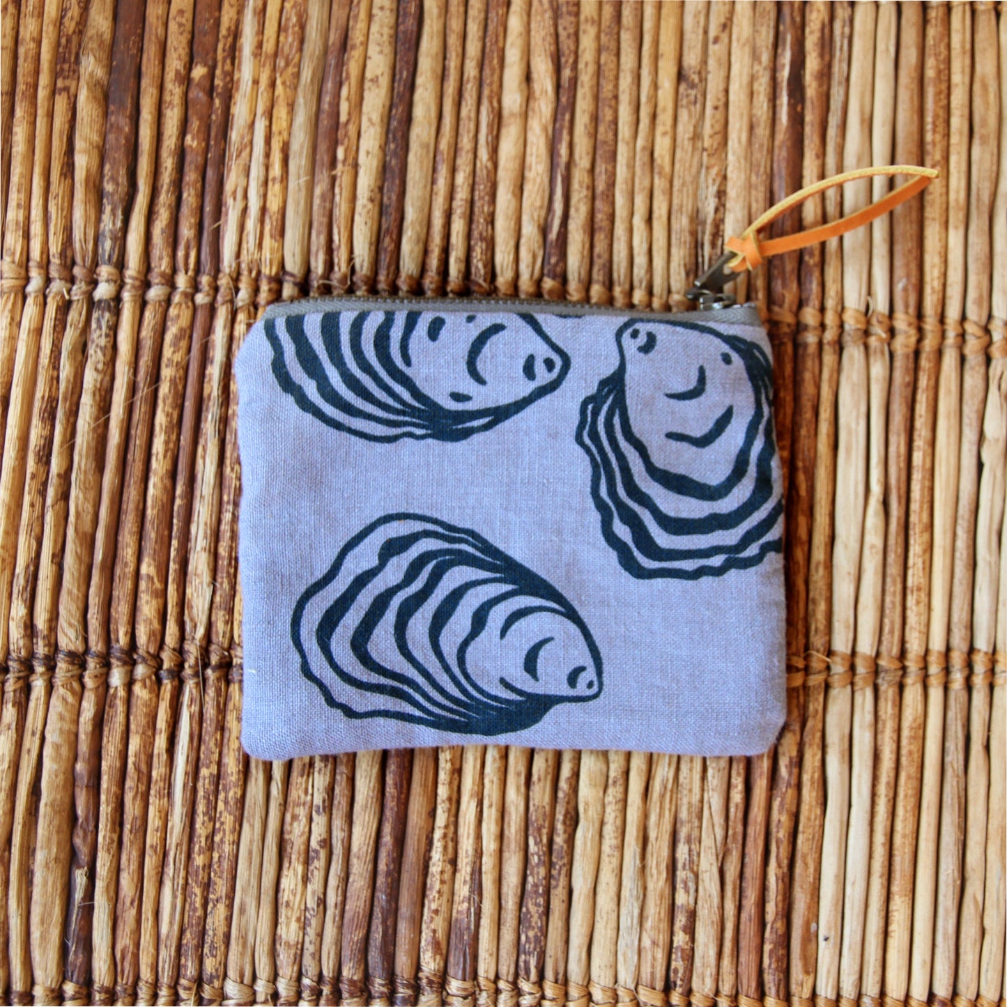 5" Pouch - Oyster in Charcoal on Grey