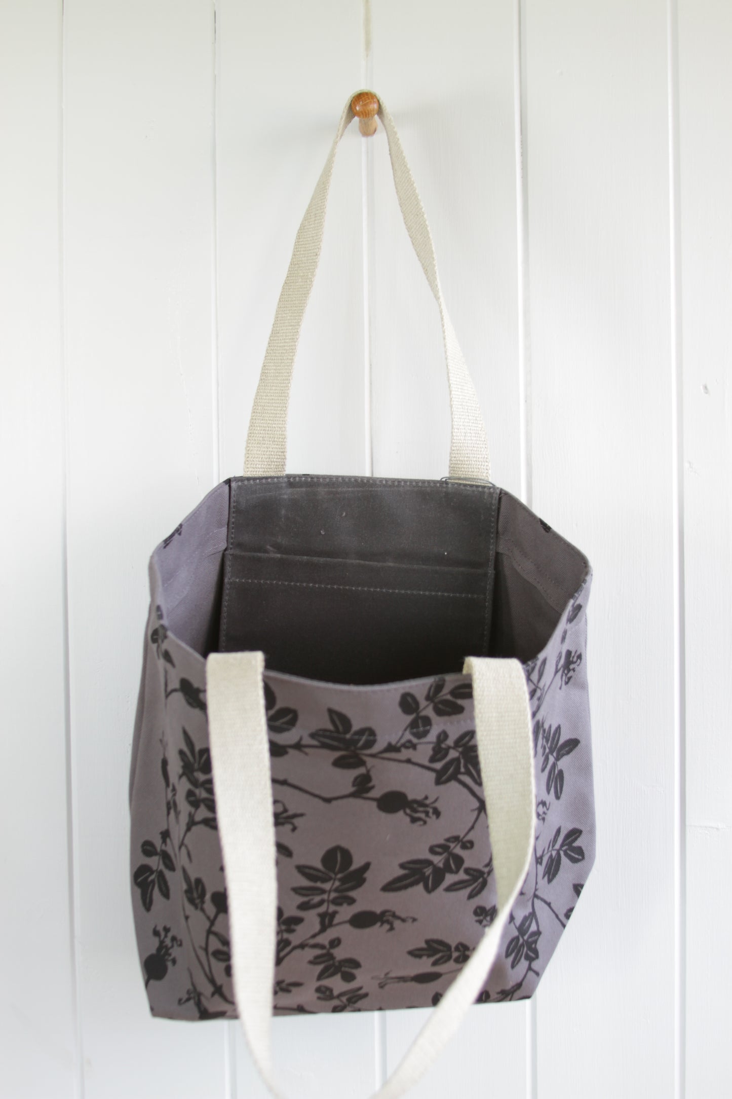 Sturdy Tote - Nootka in Charcoal on Grey