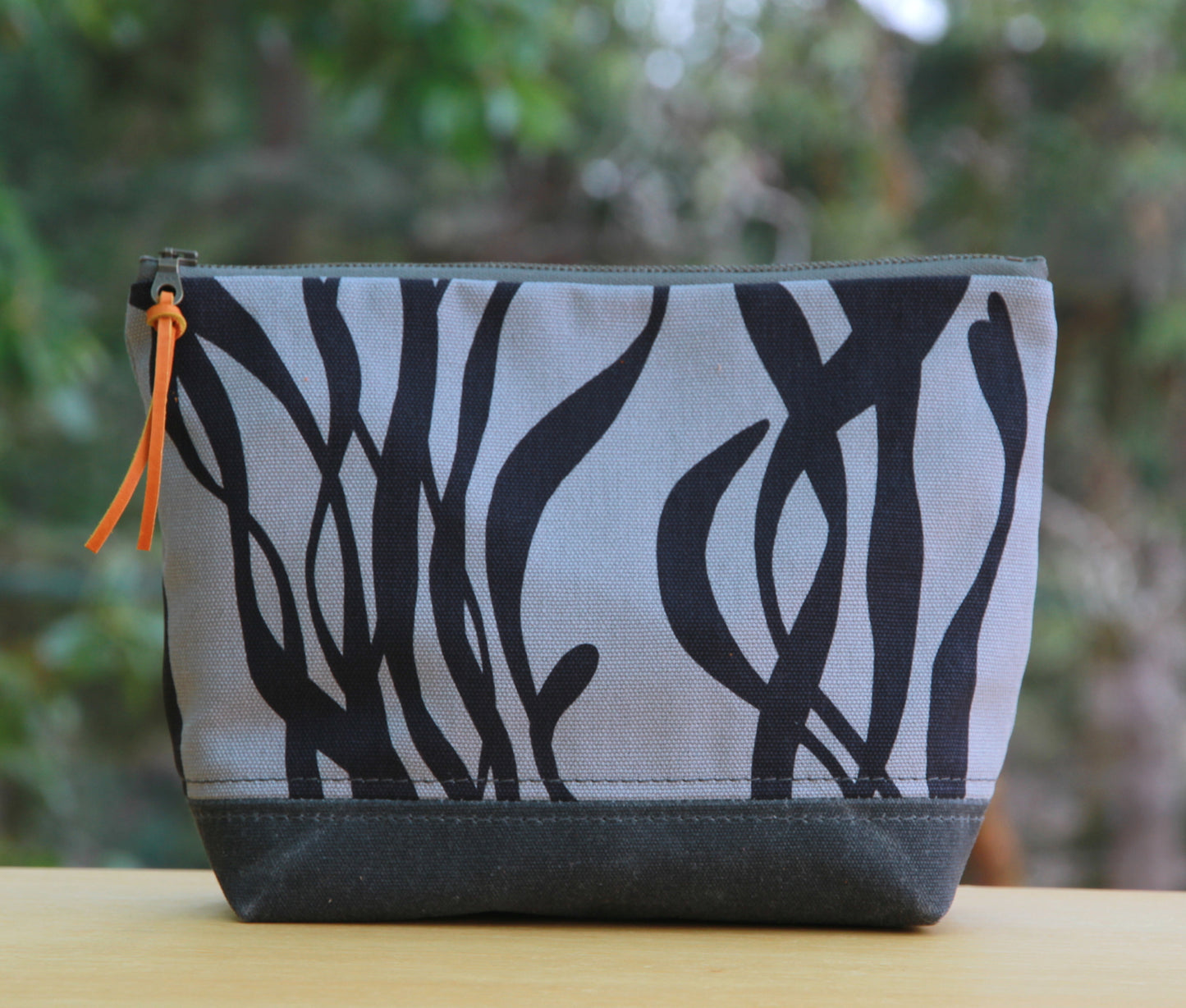 Large Kelp Zip-Kit in Graphite