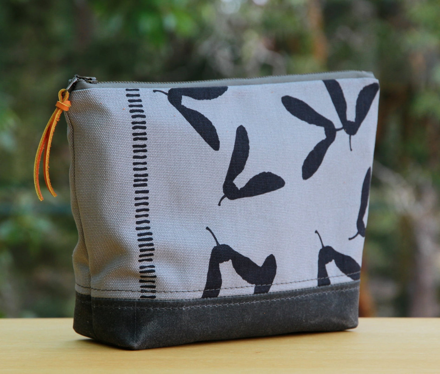 Large Samara Zip-Kit in Shadow