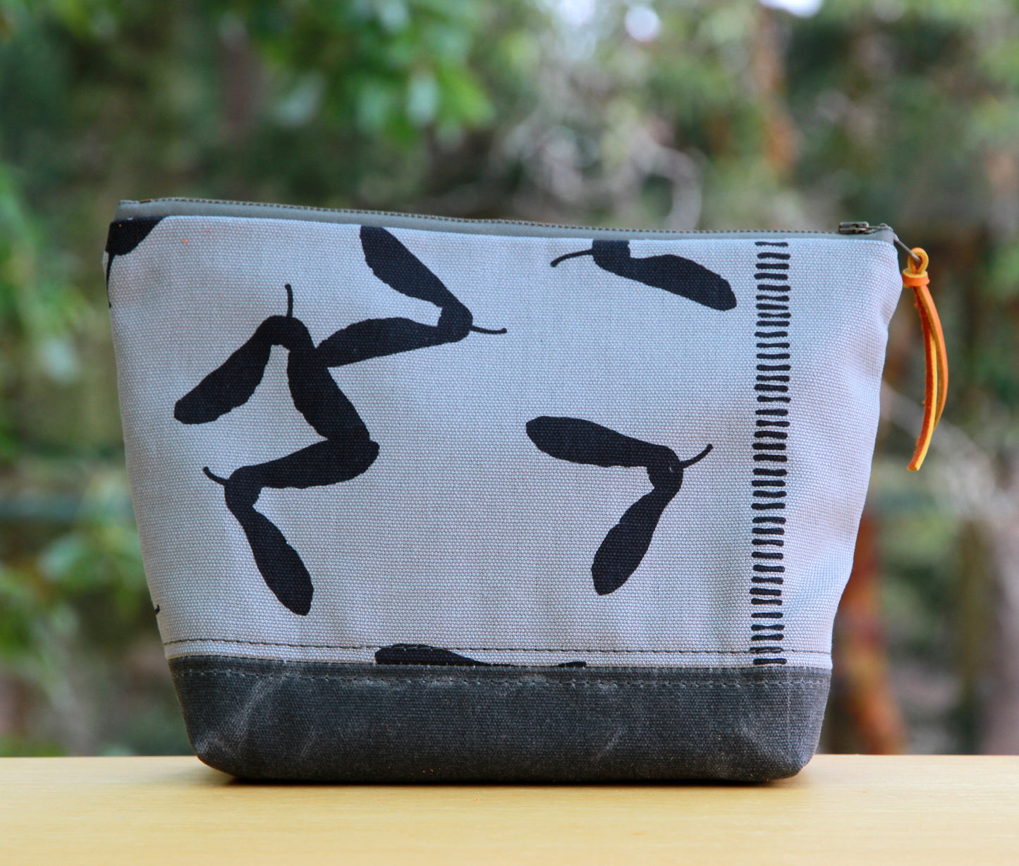 Large Samara Zip-Kit in Shadow