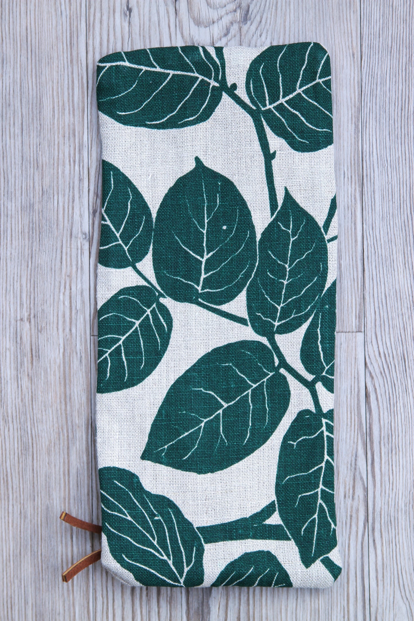 Slim Pouch - Salal in Hunter