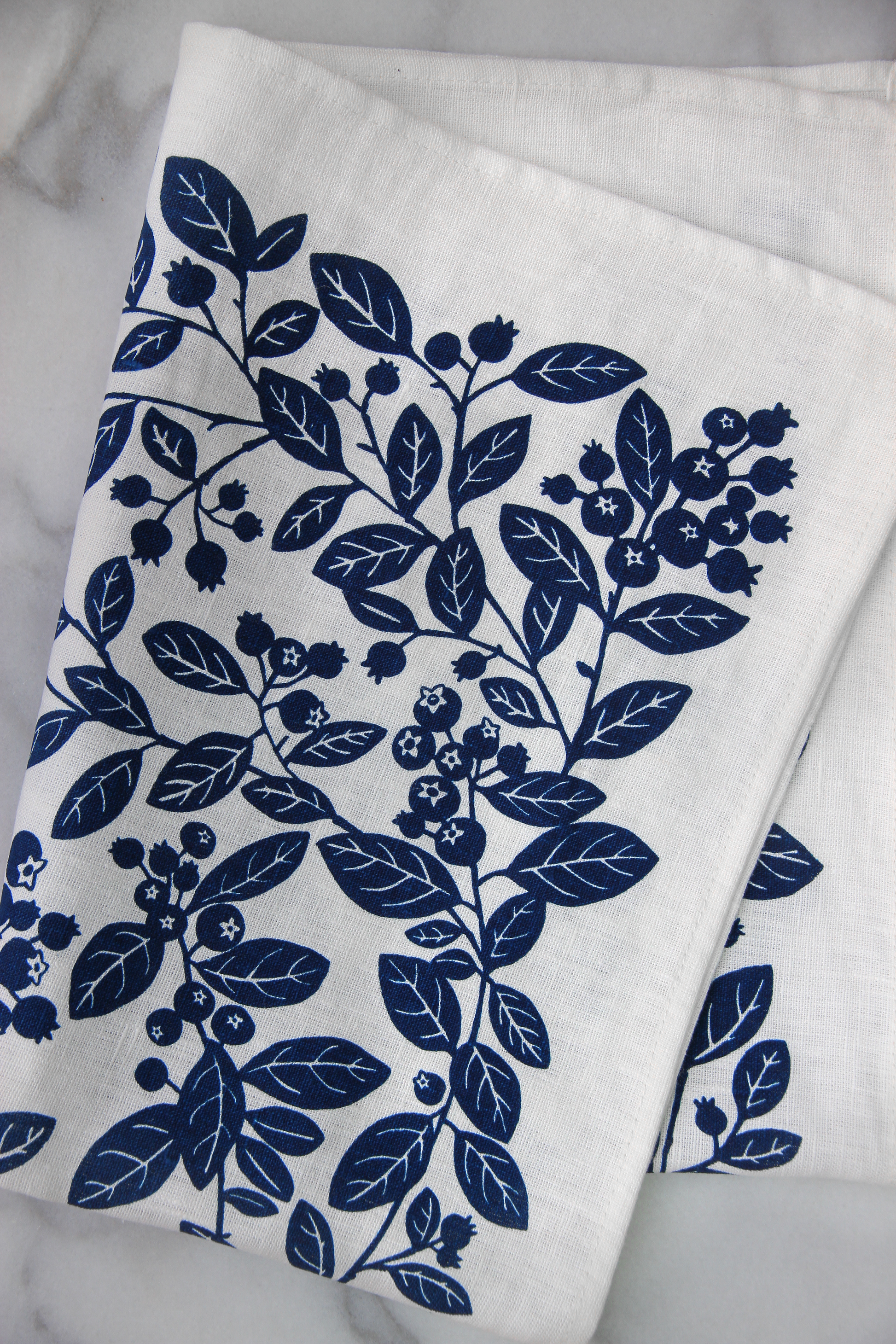 https://woodsia.com/cdn/shop/products/WOODSIA-kitchen-towel-blueberry-navy-white-glam.png?v=1675792575&width=1946