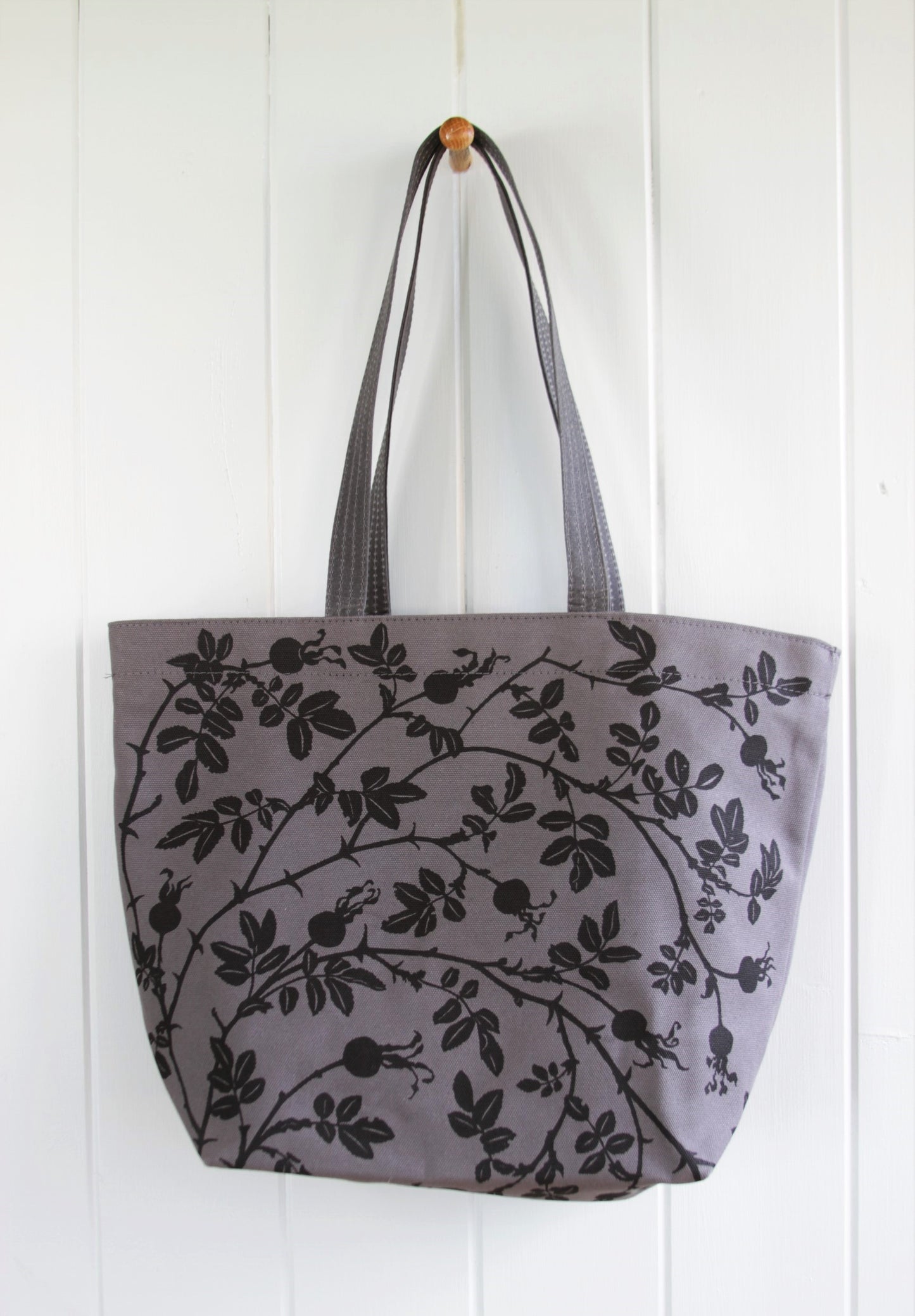 Sturdy Tote - Nootka in Charcoal on Grey